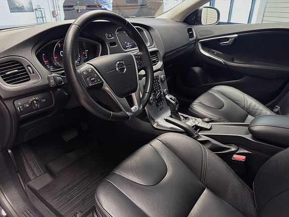 Volvo V40 Cross Country 11 of 23
