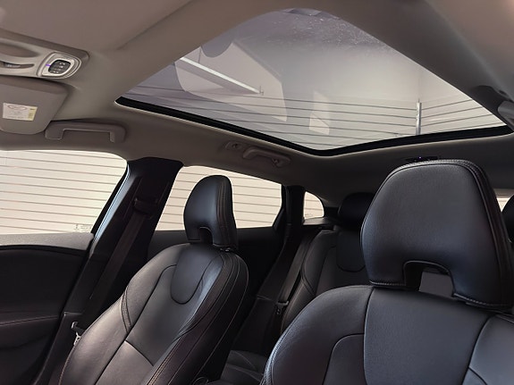 Volvo V40 Cross Country 14 of 23