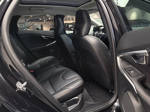 Volvo V40 Cross Country 19 of 23