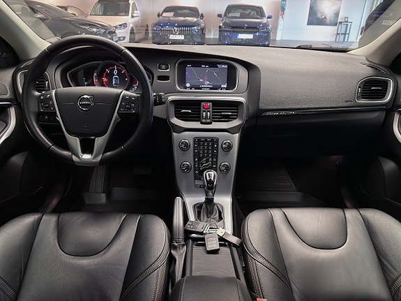 Volvo V40 Cross Country 9 of 23