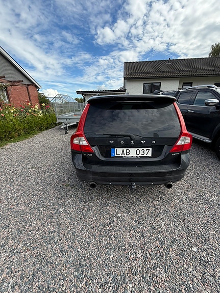 Volvo V70 3 of 6