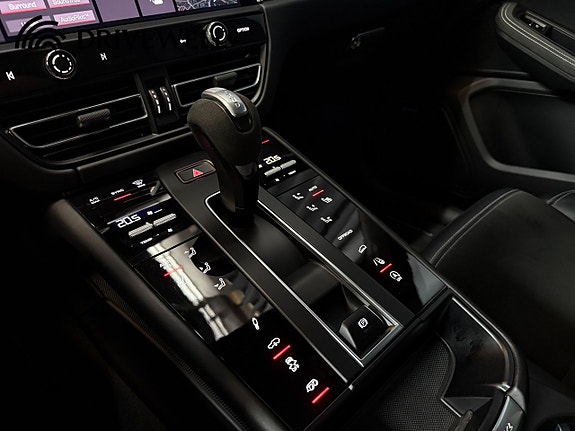 Porsche Macan GTS 15 of 29