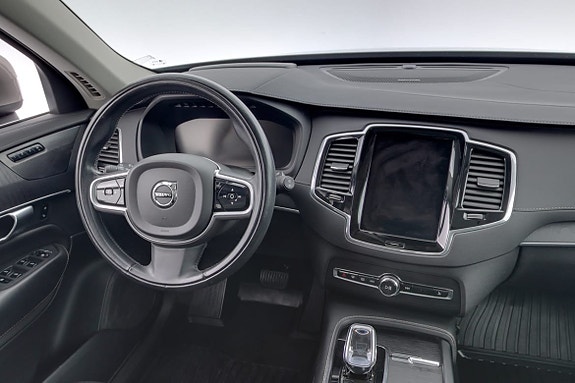Volvo XC90 8 of 23