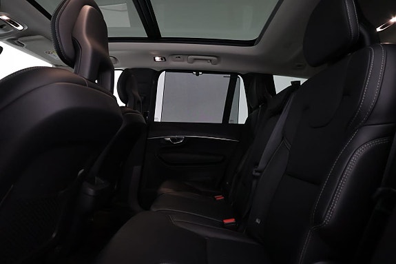 Volvo XC90 10 of 23