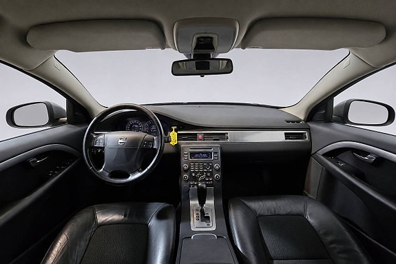 Volvo V70 12 of 27