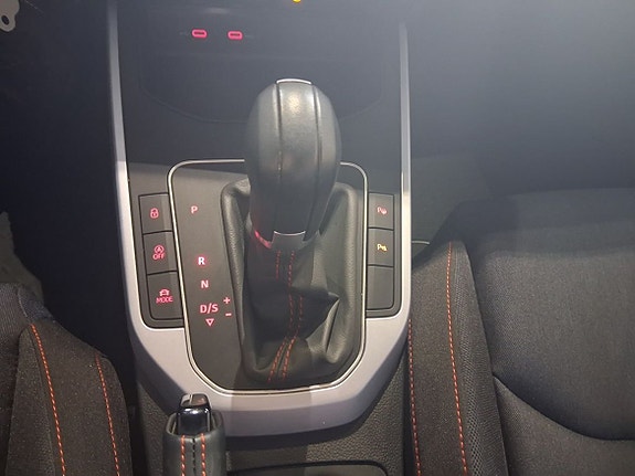 Seat Arona 10 of 12