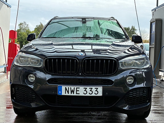 BMW X5 2 of 5