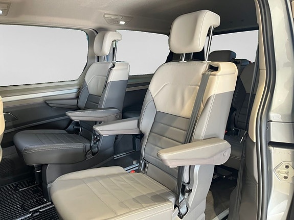 Volkswagen Multivan 13 of 22