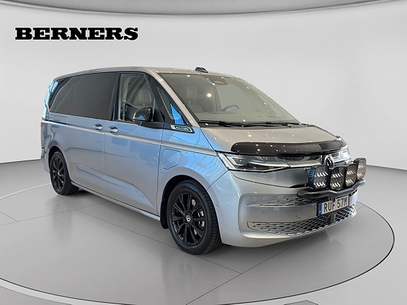 Volkswagen Multivan 7 of 22