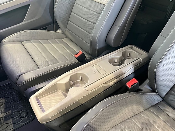 Volkswagen Multivan 22 of 22