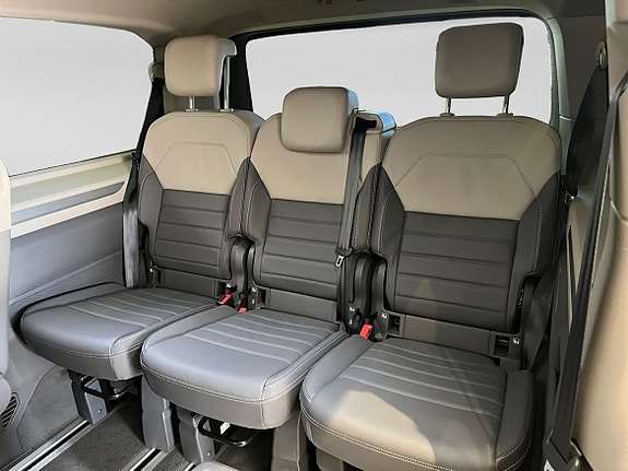 Volkswagen Multivan 16 of 22