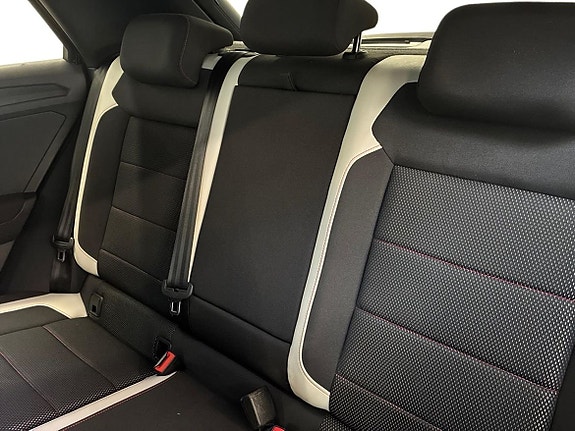 Volkswagen T-Roc 23 of 25