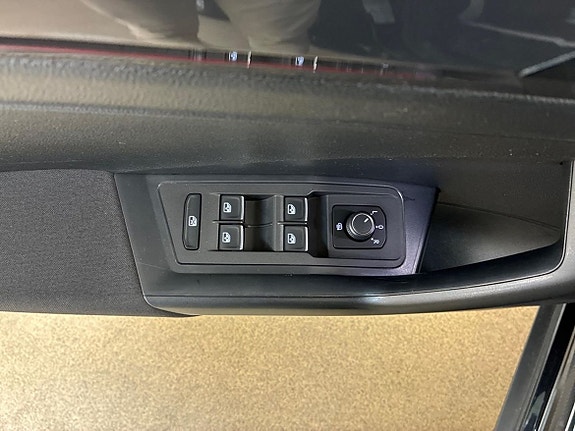 Volkswagen T-Roc 16 of 25