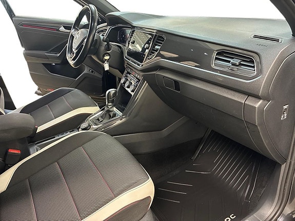 Volkswagen T-Roc 13 of 25