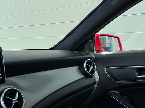 Mercedes-Benz CLA220 11 of 19