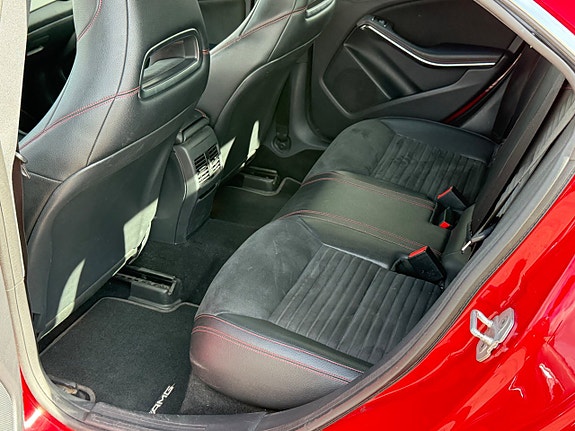 Mercedes-Benz CLA220 17 of 19