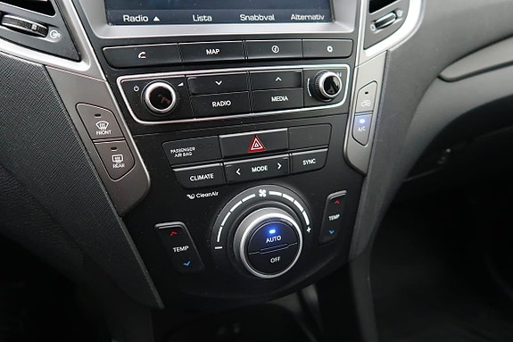 Hyundai Santa Fe 12 of 16