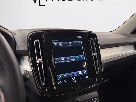 Volvo XC40 13 of 16