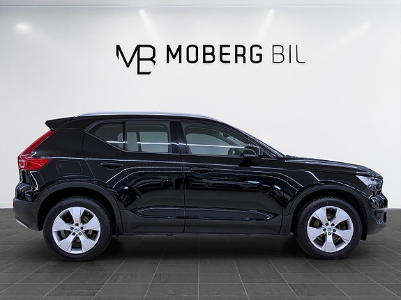 Volvo XC40 3 of 16