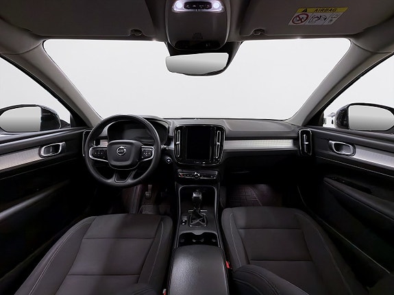 Volvo XC40 10 of 16
