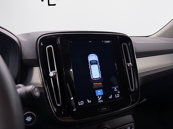 Volvo XC40 16 of 16