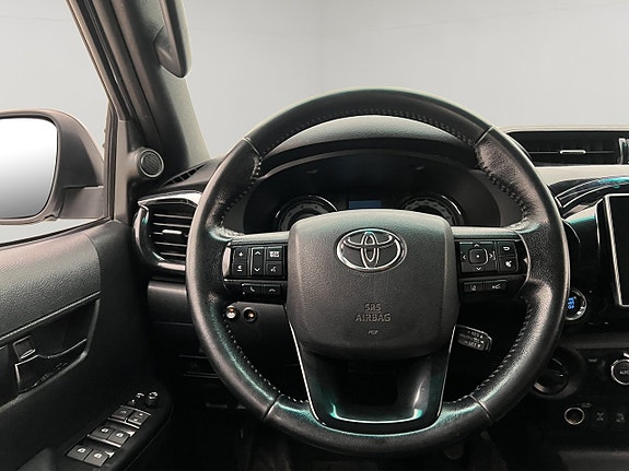 Toyota HiLux 20 of 30