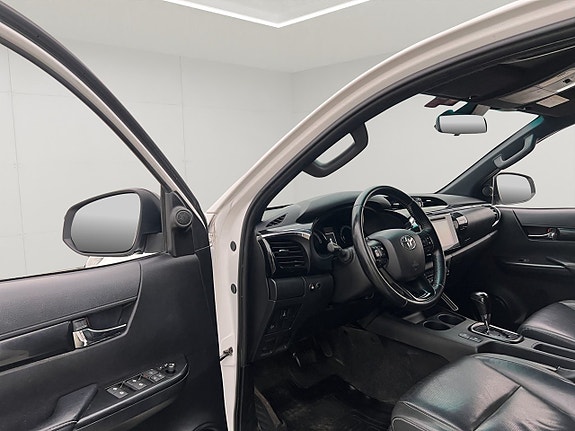 Toyota HiLux 17 of 30