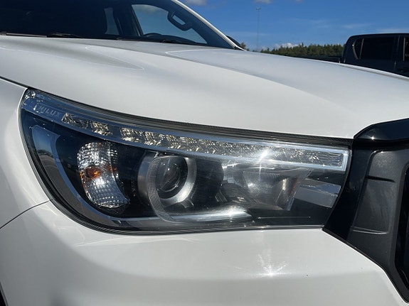 Toyota HiLux 13 of 30