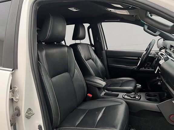 Toyota HiLux 30 of 30