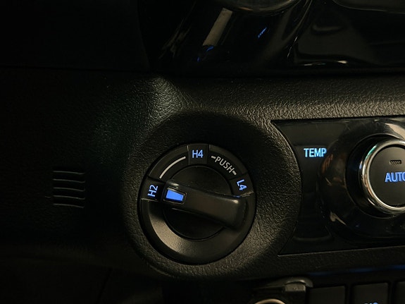 Toyota HiLux 26 of 30