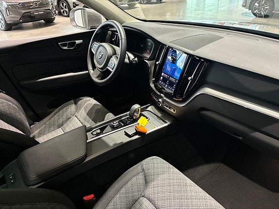 Volvo XC60 15 of 19