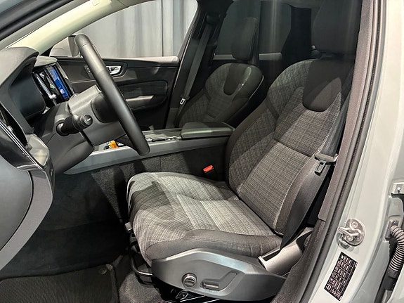 Volvo XC60 8 of 19