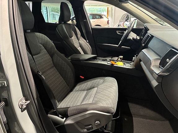 Volvo XC60 14 of 19