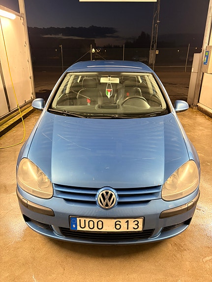 Volkswagen Golf V 2 of 8