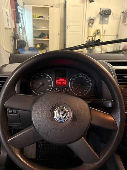 Volkswagen Golf V 8 of 8