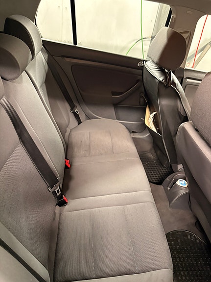 Volkswagen Golf V 5 of 8