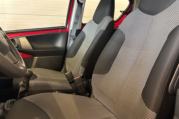 Toyota Aygo 11 of 16