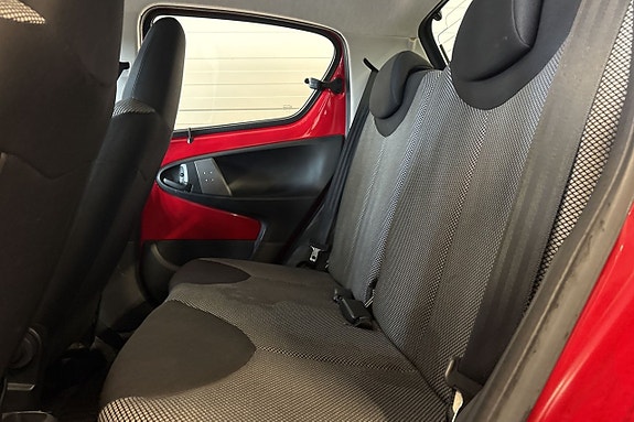 Toyota Aygo 10 of 16