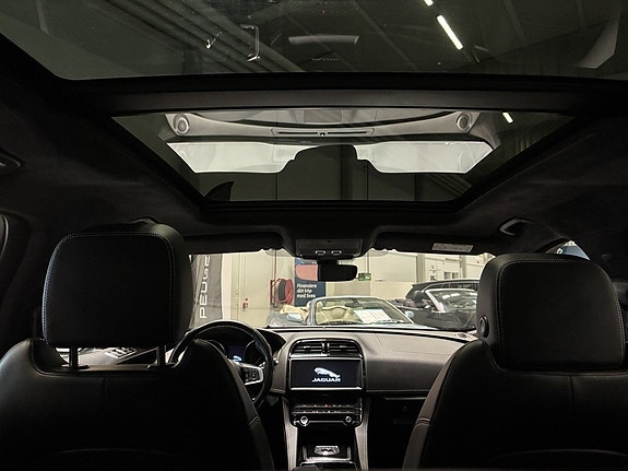 Jaguar F-PACE 15 of 26