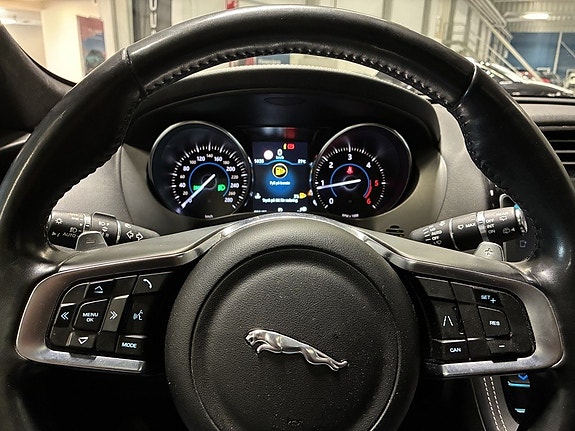 Jaguar F-PACE 24 of 26