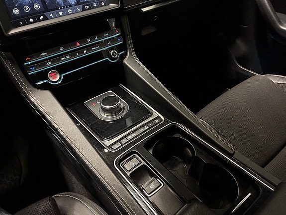 Jaguar F-PACE 16 of 26