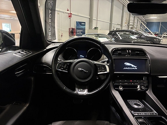 Jaguar F-PACE 14 of 26