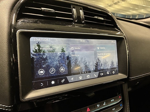 Jaguar F-PACE 21 of 26