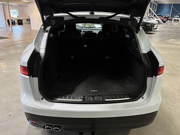 Jaguar F-PACE 26 of 26
