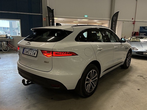 Jaguar F-PACE 4 of 26