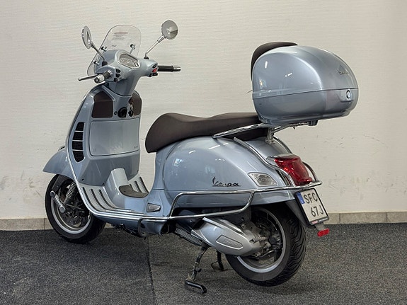 Vespa 300 GTS # Toppbox + Flyscreen m.m 5 of 8