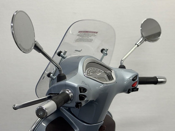 Vespa 300 GTS # Toppbox + Flyscreen m.m 6 of 8