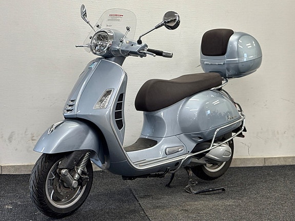 Vespa 300 GTS # Toppbox + Flyscreen m.m 3 of 8