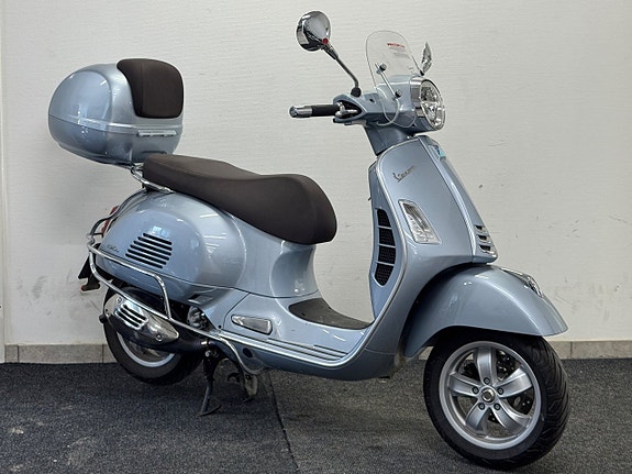 Vespa 300 GTS # Toppbox + Flyscreen m.m