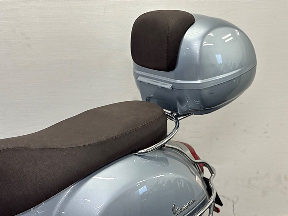 Vespa 300 GTS # Toppbox + Flyscreen m.m 4 of 8